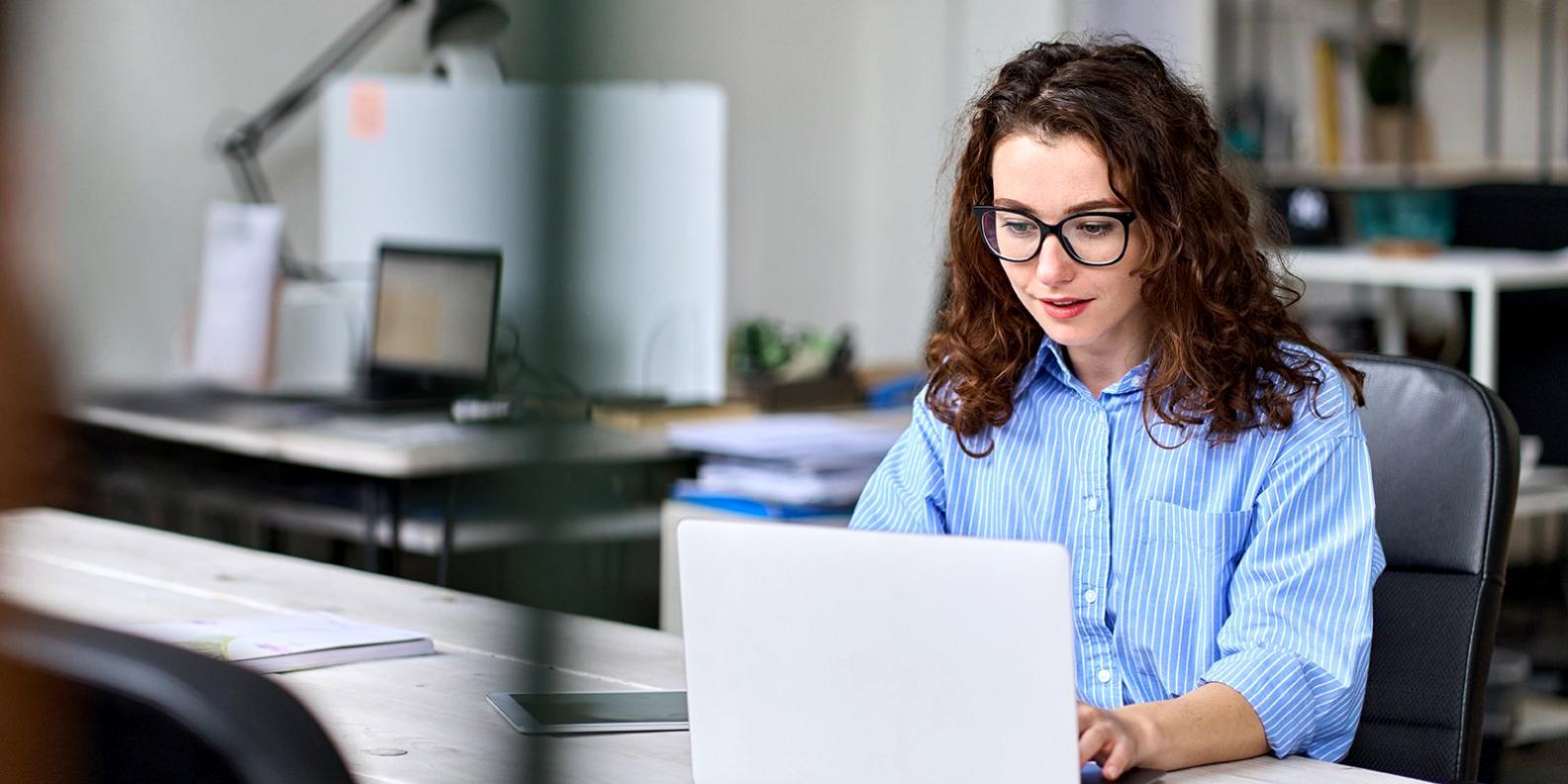 Sesión práctica de planificación financiera con herramientas de análisis